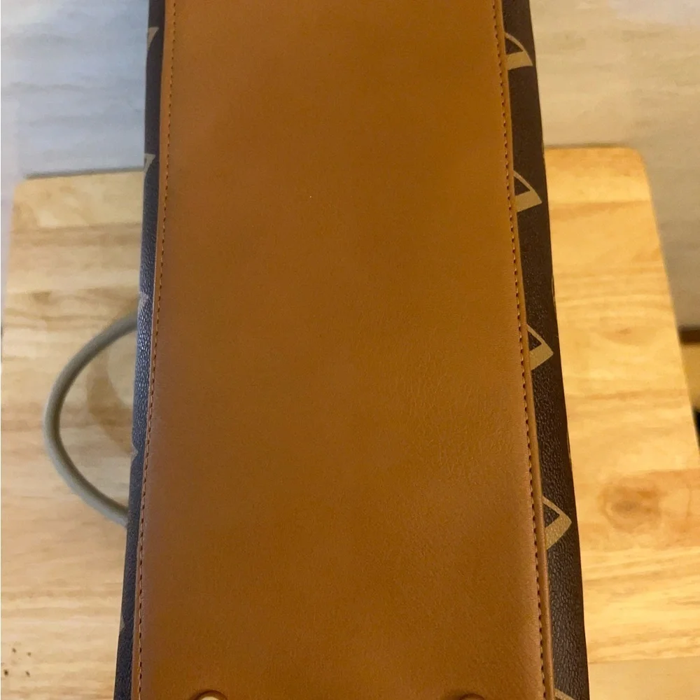 ADRIENNE VITTADINI Signature Collection Brown PU Leather Designer Tote Bag